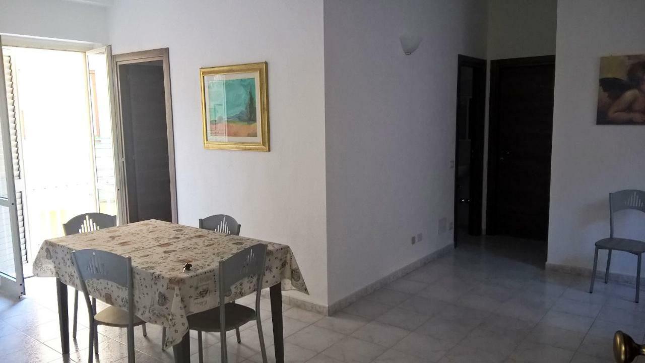 시로마리나 Climatizzato In Centro A 100M Dal Mare 빌라 외부 사진